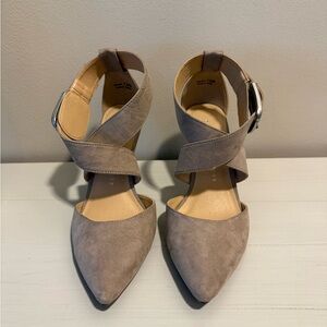 Cross strap pointed heels